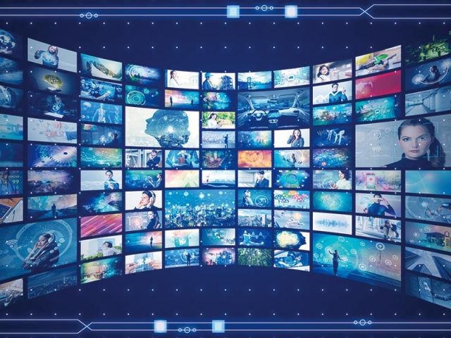 スーパークリエーター科 スーパーITエンジニア専攻 プログラミングとインフラの両方を学び、  ITプロジェクトを牽引できるエンジニアを目指す。