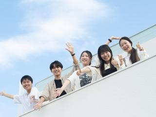 近鉄四日市駅から徒歩8分のキャンパスで、学校行事はもちろんクラブ・サークルも充実！