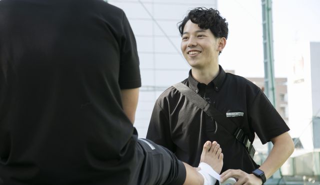 アスレティックトレーナー科（日本スポーツ協会公認アスレティックトレーナー（JSPO-AT）承認校） プロスポーツチーム・学内トレーニングジムでの実習で実践力を身につけ、憧れのアスレティックトレーナーになろう！