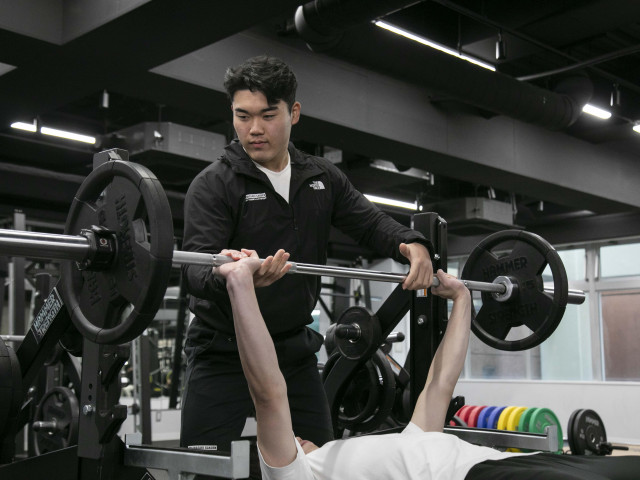 スポーツトレーナー科 自分の興味に合わせて選べる2コース制で、スポーツインストラクターの基礎が身につきます。