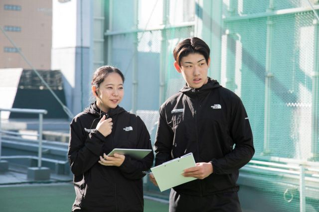 スポーツビジネス・レジャー科 スポーツチームやスポーツ関連企業での実習で実践的なスキルが身につく。 スポーツやアウトドアレジャーの魅力を幅広く伝えられるスタッフを目指します。