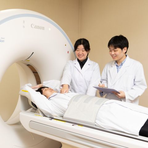 診療放射線学科 ３年制の本学科を卒業することにより、診療放射線技師の国家試験受験資格が得られます。