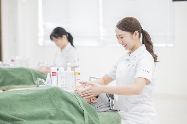 ビューティーコーディネート科 エステティック・ウェルネスコース 心も体も健康的に美しく。内面から輝きを引き出すプロのエステティシャンになる