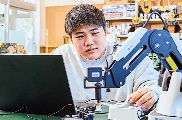 CADエンジニア学科 ３D CADコース（2年制） ＣＡＤによるデザイン・設計を習得。ものづくりをシゴトにする！