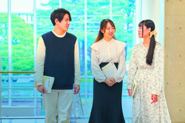 総合福祉学部 社会福祉学科 社会福祉士や精神保健福祉士をめざして、児童福祉、高齢者福祉、介護保険制度など社会福祉全般を学ぶ。