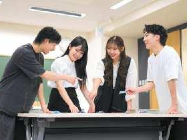 経営学部 経営学科 企業や⾃治体と連携した体験型学習を通して、経営の⼒を身につける