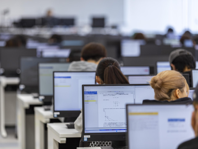 ライフデザイン学部 経営デザイン学科 社会のさまざまな局面に対応する経営の知識を学び より良い社会を構築する実践力を身につける！