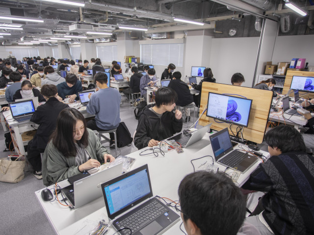工学部 情報通信工学課程 世界を切り拓くInformation×Communication！ハードウェア・ソフトウェア両分野の専門知識を獲得！