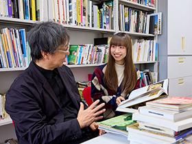 リベラルアーツ学部 リベラルアーツ学科 多様で自由な学びの中で、自分だけの学びを追求する。