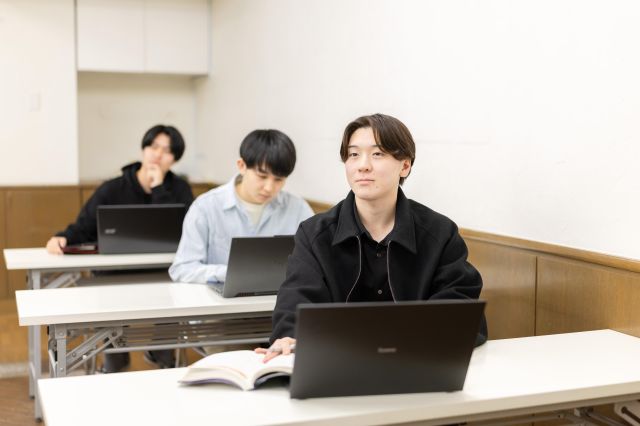 情報システム学科 AI・プログラム専攻 AI × プログラミングで“未来をつくる側”へ!