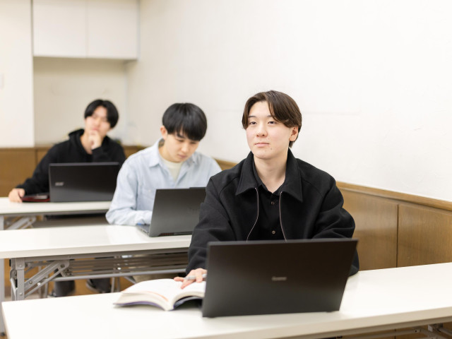 情報システム学科 AI・プログラム専攻 AI × プログラミングで“未来をつくる側”へ!