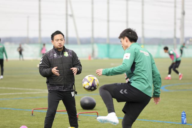 柔道整復科 Ⅰ部 柔整スポーツコース ケガの施術ができるスポーツトレーナーを目指す方必見！柔道整復師＆ JATI認定トレーニング指導者のWライセンスを取得することで専門的な知識や技術が学べます。