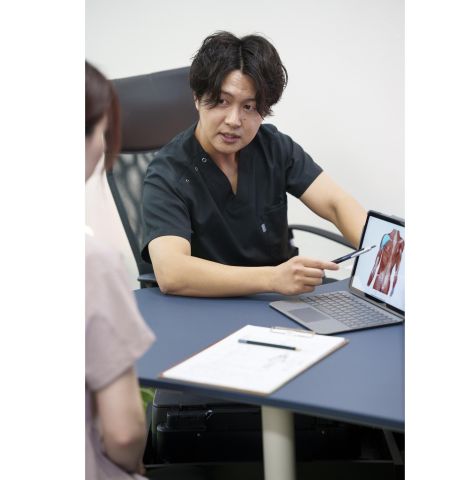 柔道整復科 Ⅰ部 午前集中コース 午前中に授業が集中しているため、午後の時間を有効活用！ゼミを受けてスキルアップを図ったり、学校紹介の整骨院でアルバイトも可能！