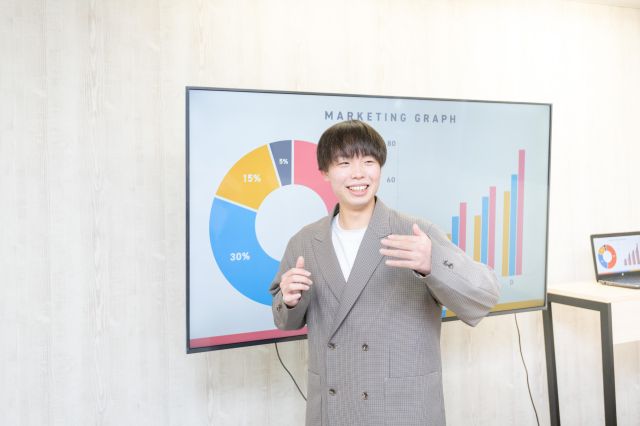 ネット動画クリエイター学科 Webマーケティング専攻 Webを駆使して集めた情報や数値から ユーザーニーズを知り、解析スキルを身につける!