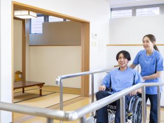 介護実技、入浴実習、家政学実習をリアルに学ぶ介護実習棟