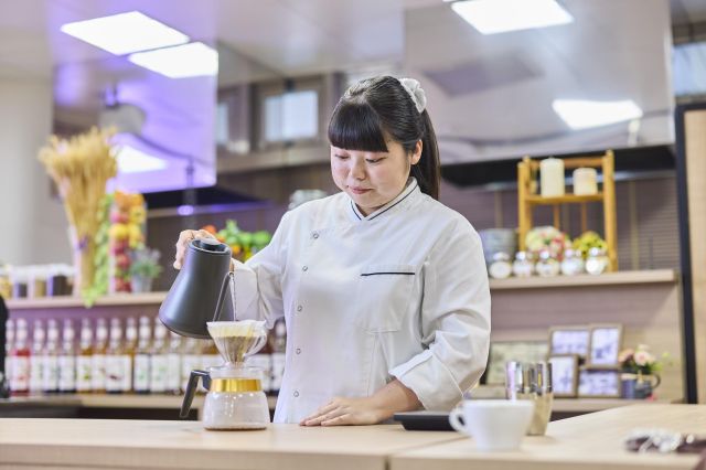 ナチュラルフード科 バリスタマスター専攻 本格的なカフェメニューやドリンクが提供できるカフェスタッフに