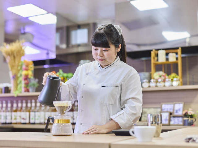 ナチュラルフード科 バリスタマスター専攻 本格的なカフェメニューやドリンクが提供できるカフェスタッフに