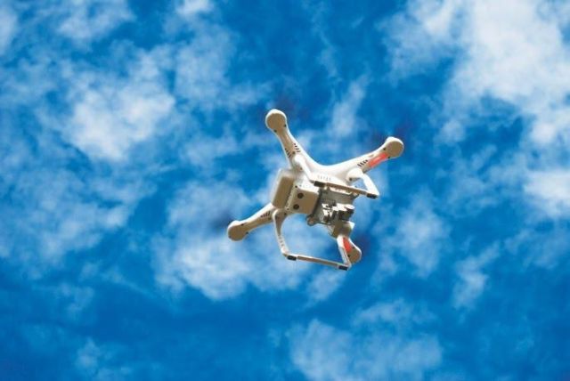 高度ICTデザイン学科 ロボット・ドローン専攻 ロボット・ドローン技術が新たなビジネスを創造します!