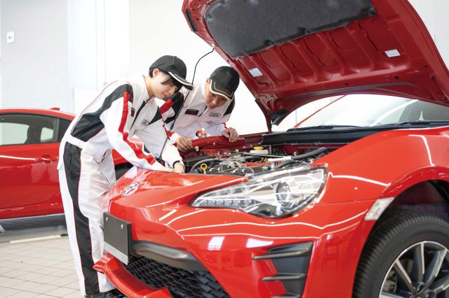 自動車整備系 最新の設備と最高の環境で学び、自動車業界の未来を担う
