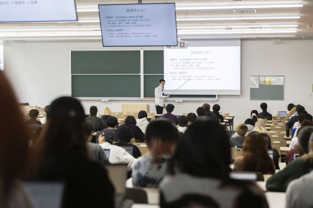 経済学部 グローバルな視野で経済を学び、あらゆる分野での活躍を目指す