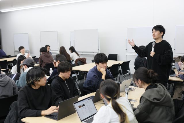 データサイエンス学部 ビックデータ × 人工知能（AI）を学んで次世代データサイエンティストを目指す