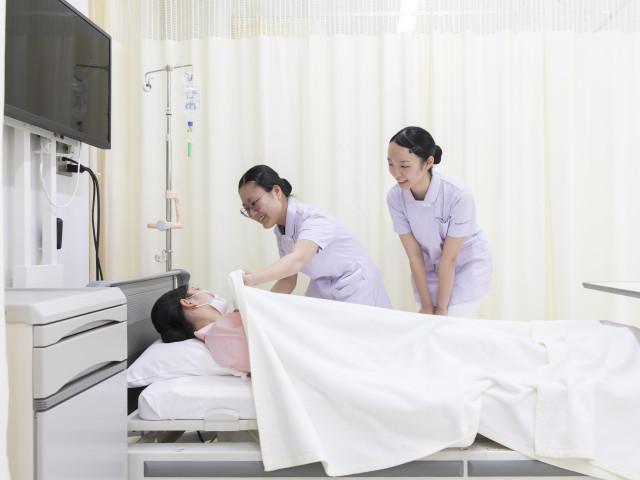 看護学部 総合大学ならではの環境で、豊かな人間性と高い専門性を兼ね備えた看護師を目指す