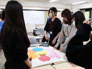 学年や学科を越えて、自然につながるキャンパス