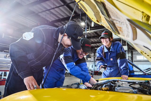 二級自動車整備学科 二級自動車整備士コース 本校ならではのカリキュラムと指導体制で、即戦力のエンジニアを育成。