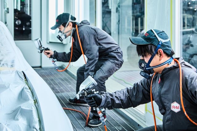 自動車車体整備学科 自動車車体整備士コース 最新・最高の実習環境で、確かな整備技術とボディワークを身につける！