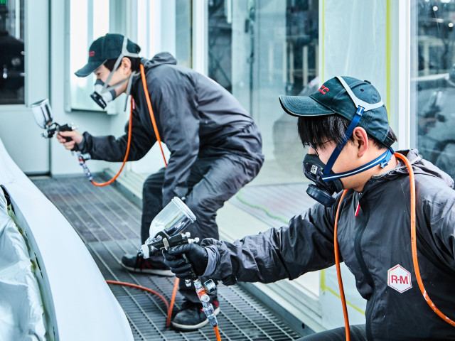 自動車車体整備学科 自動車車体整備士コース 最新・最高の実習環境で、確かな整備技術とボディワークを身につける！