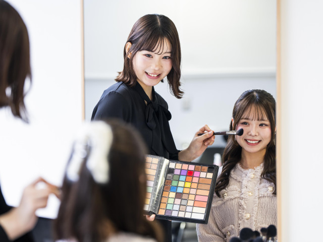 トータルビューティ学科 ビューティアドバイザーコース（美容部員育成コース） 全国でもめずらしい「美容部員育成コース」