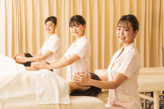 トータルビューティ学科 ビューティセラピストコース（エステティシャン育成コース） エステサロンがつくった、本気でプロを育てるコース。