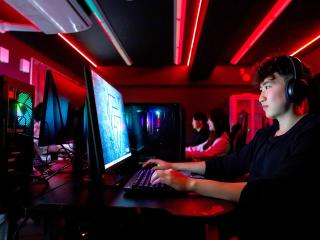 最新設備を整えた、eスポーツ教室！