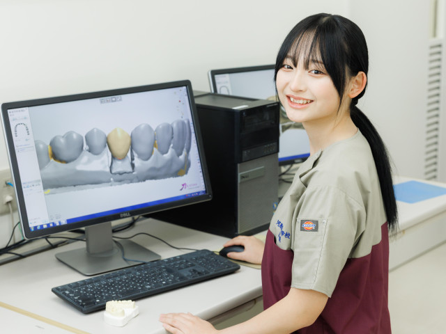 歯科技工学科 医学的知識や造形美学を学び、入れ歯や歯科矯正装置の製作技術を習得