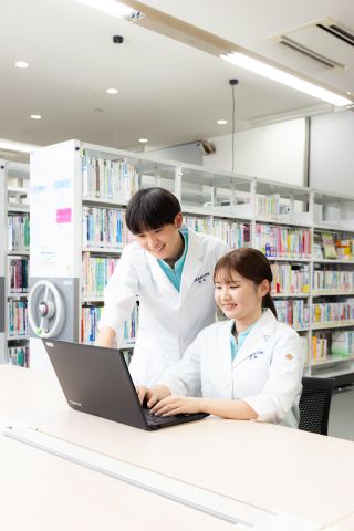 診療情報管理学科 トリプルライセンスの取得を目指し、総合病院で働くために必要な知識とスキルを学ぶ！