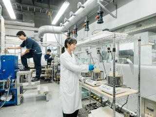 学びの環境が充実！自由な研究環境と、仲間とともに楽しく過ごす学生生活！