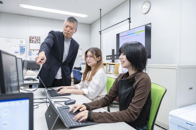 先進工学部 データサイエンス学科 AIやデータ分析、IoTの活用によってさまざまな社会の難題解決に挑む