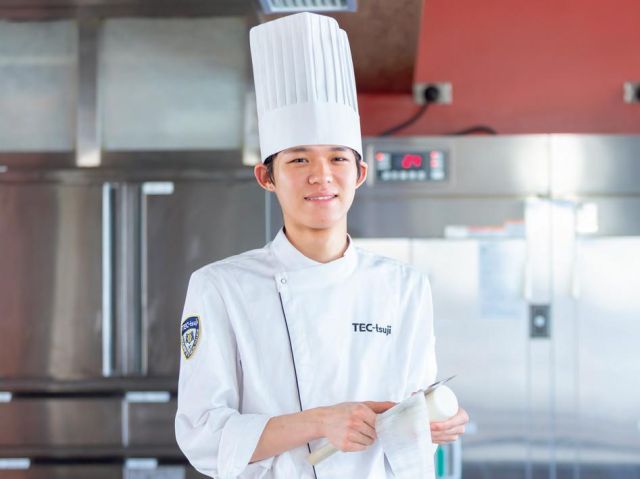 調理師科 1年間で総合的に食を学び、即戦力として社会で活躍する。