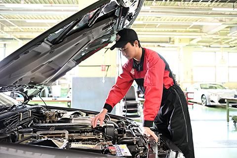 自動車整備科 知識技術を効率よく学び、限られた２年間でゼロから整備士に