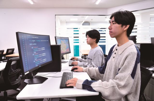 デジタルデザインテクノロジー科 スーパーゲームクリエイターコース プログラミング技術とCG技術を4年間で徹底的に学ぶ！