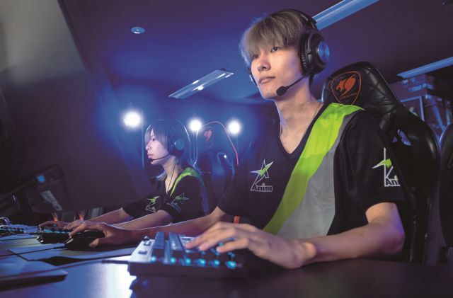 e-sports＆ゲームCG科 e-sports プロゲーマーコース 圧倒的な強さと絶大な人気を兼ね備えた、日本だけでなく世界で活躍するトッププロゲーマーに！