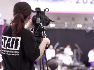 年間１００本以上の企業プロジェクトで即戦力の人材に！