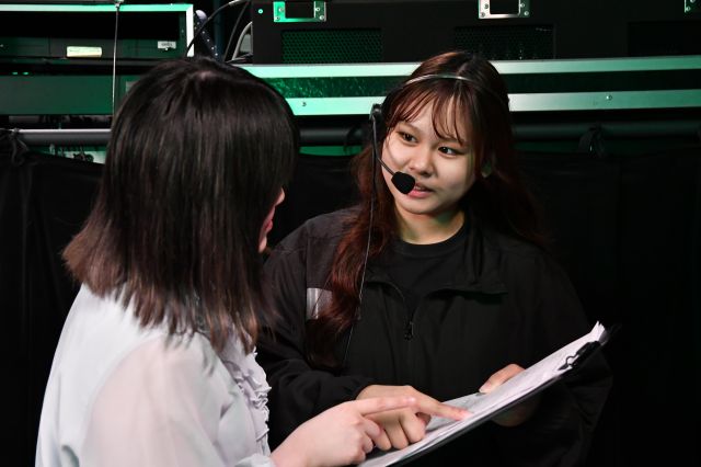 デジタルメディア科 ライブイベント制作コース 企画・制作専攻 ライブ・舞台・イベントを、ゼロから創造できるスペシャリストへ！ 実習中心の実践的教育で、即戦力となるスタッフを育成