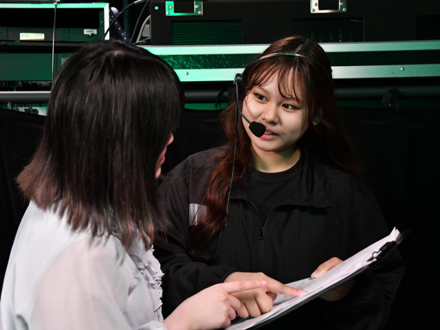 デジタルメディア科 ライブイベント制作コース 企画・制作専攻 ライブ・舞台・イベントを、ゼロから創造できるスペシャリストへ！ 実習中心の実践的教育で、即戦力となるスタッフを育成