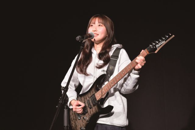 俳優本科 シンガーソングライターコース 自分の想いを“音”でカタチに！ 歌・詞・曲で魅せるシンガーへ DTMや楽器で理想のサウンドを追及しオリジナルの音楽スタイルを創る！