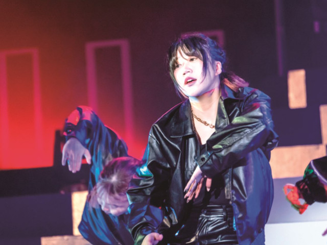 俳優本科 ダンス＆ヴォーカルコース 歌とダンス、幅広いジャンルのパフォーマンス力を身につけ、 グローバルに活躍できるダンス&ヴォーカルアーティストをめざす!