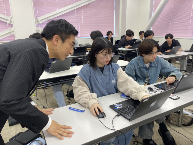情報システム学科 IT・AIで、未来を動かす。