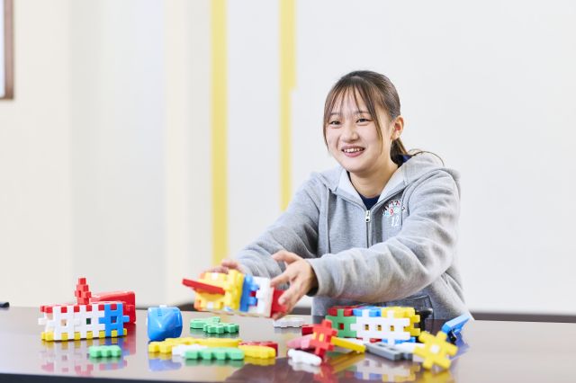 社会福祉学科 多彩な福祉分野で活躍するために、幅広く学び、資格を取得。その後も国家資格などへの挑戦で働くフィールドを広げられます。