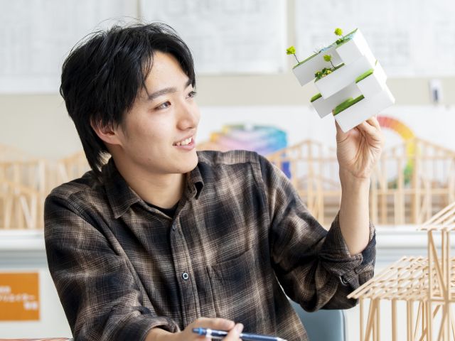 建築士研究科 一級建築士・二級建築士を 本気でめざす1年。 設計力と実務力を一気に伸ばし、 建築の現場で活躍できる即戦力へ。
