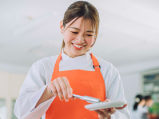 老人ホームや病院の栄養士になって食で人を元気にするのが目標です。
